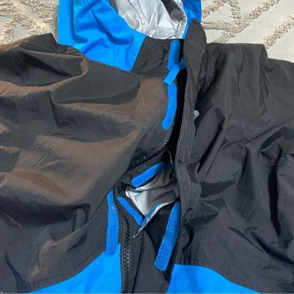 The North Face Kids Jacket - Black and Blue - Picture 10 of 16